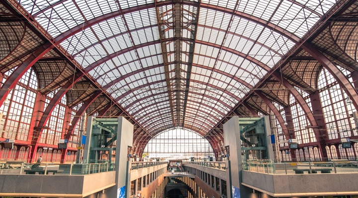 Gare d'Anvers détective Belgique