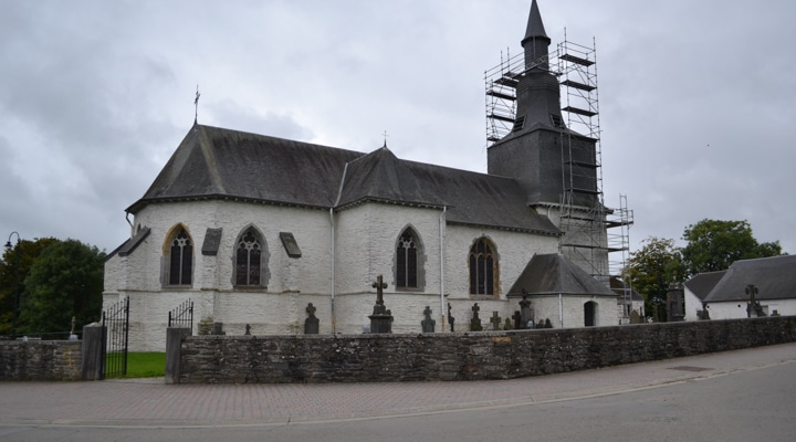 Eglise Saint-Pierre à Libramont détective Belgique