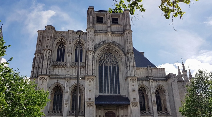 Eglise à Louvain détective privé